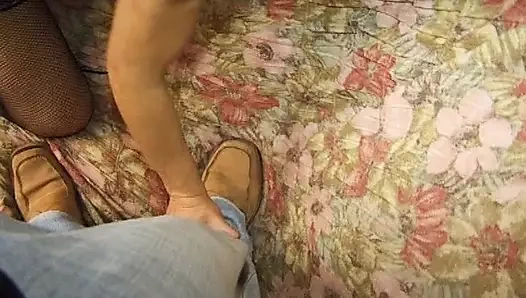 Büyük memeli Fransız orta yaşlı seksi kadın bir profesyonel gibi yarağa biniyor