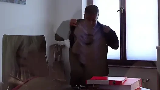 Sarışın Ve Kızıl Saçlı Vahşi Üçlü Grup Sekste Yarağı Paylaşıyor