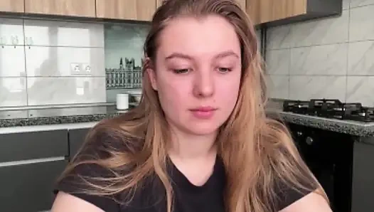 Jucielussie sabah mutfakta mastürbasyon yapıyor