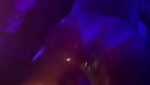 gözleri bağlı yağlı sapıkça masaj