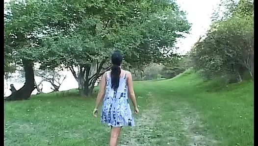 Yalnız işeyen kızlar seksi Annamari ve kız arkadaşı Simona