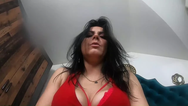 İç çamaşırımın altında ne gizlendiğini bilmek ister misin?