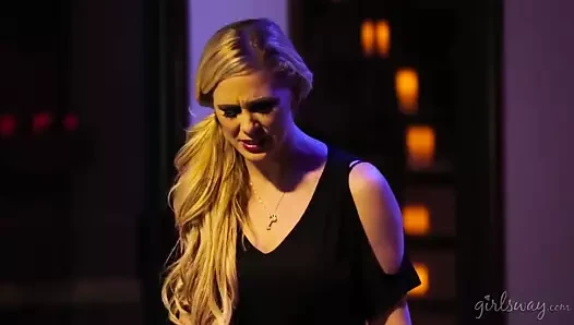 Cherie Deville ve Mercedes Carrera fetişi lezbiyen seks