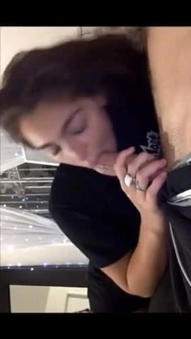 Güzel civciv veren kafa sonra becerdin ve boşalmak üzerinde