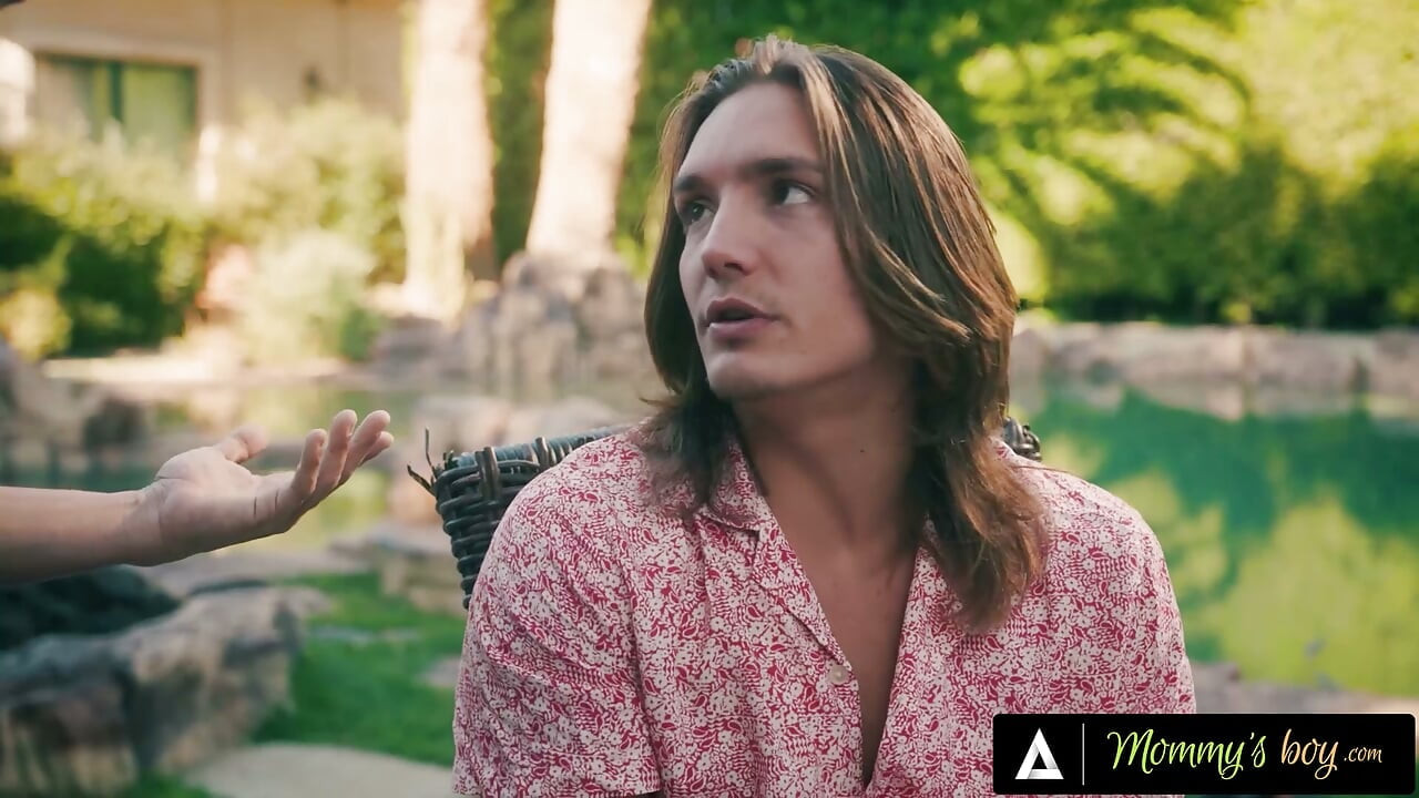 ANNESİNİN OĞLU - Ryan Keely Doğum Gecesini Sert MILF Dörtlü Eğlencesine Çeviriyor