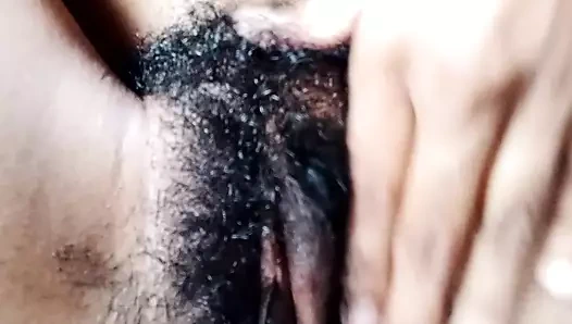 Desi kız ile güzel memeler ve kıllı kedi 31