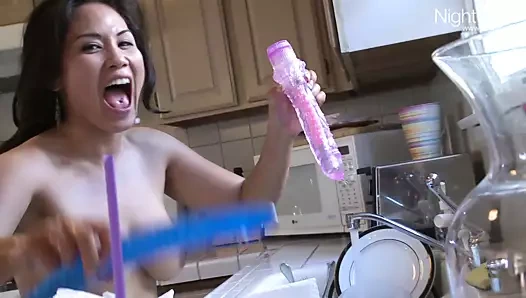 Jessica bangkok ve ona lezbo arkadaşlar kullanım dildos için sağladım