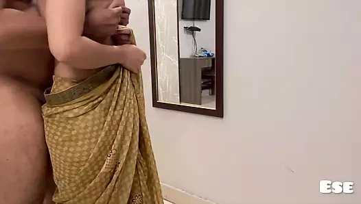 Ateşli yenge evde yalnızken sikişiyor