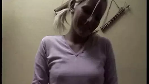 Blonde macht mit dem Video Ihren Freund eifersuechtig