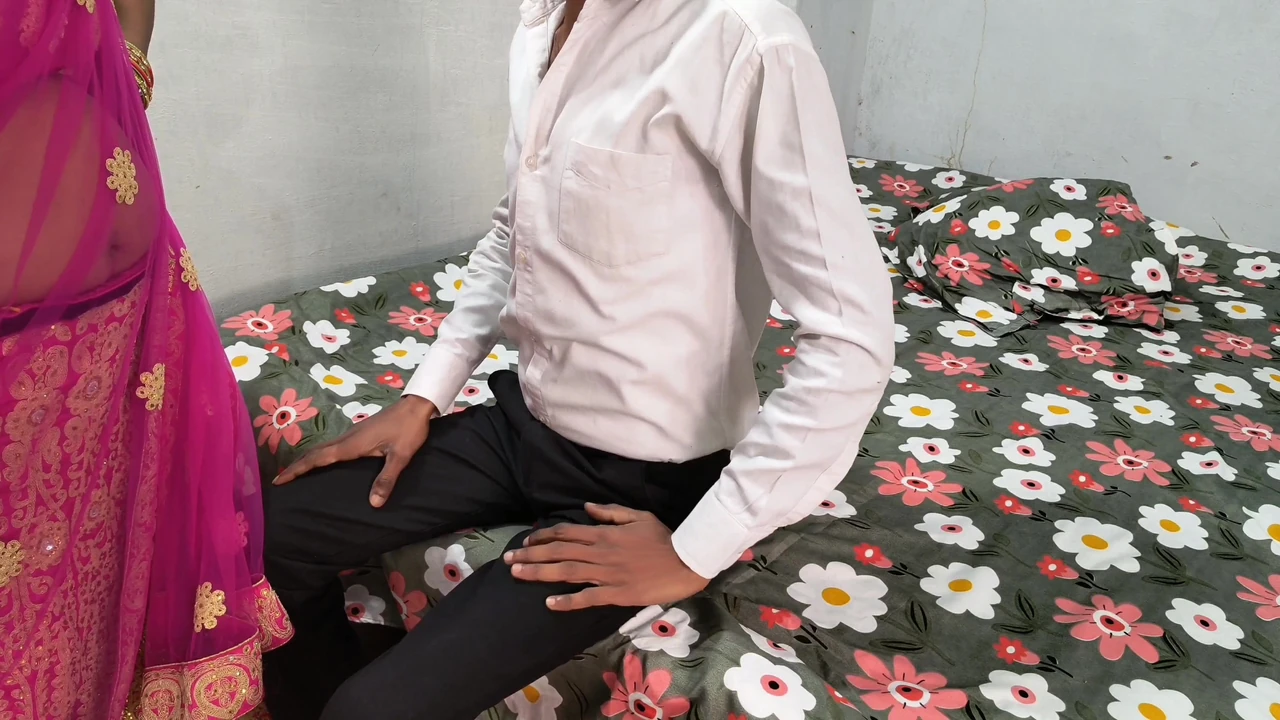 जीजा ने अपनी पत्नी की गैरमौजूदगी में घर पर अपनी कुँवारी साली को चोदा