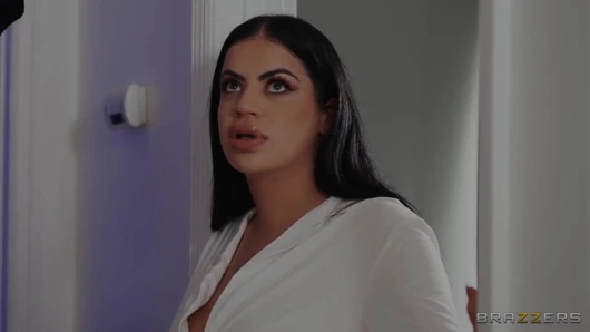 Brazzers - Lissa Aires her zaman garip bir adamın onu sertçe domine etme hayalini kuruyor