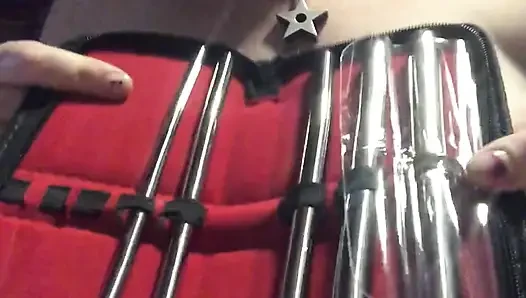 Metal bir topu sıktığında orgazm olabilirsin. Tam video!
