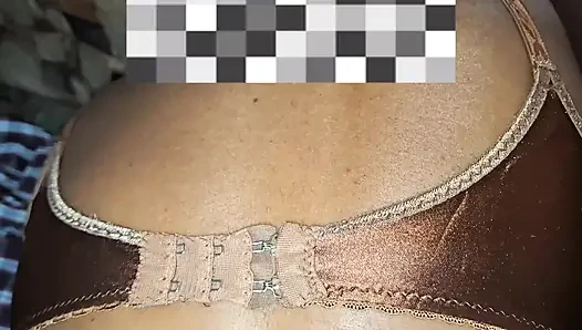 Büyük memeli Asyalı orta yaşlı seksi kadın