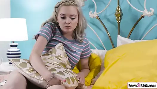 prude üvey faceits ve yalıyor onu küçük göğüsleri üvey kızı