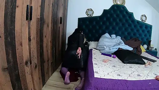 Uzun kabarık ceketler, dildo ve oyuncaklarla yoğun mastürbasyon