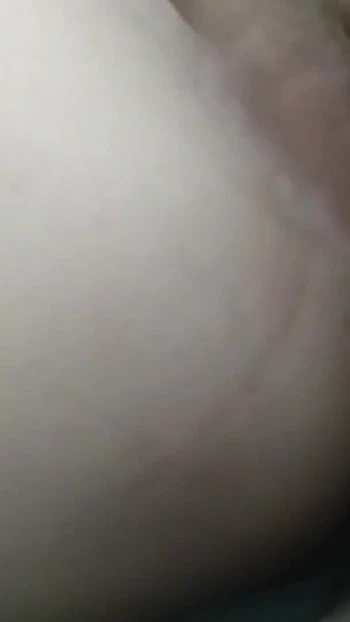 Эпический момент от "18-летняя сводная сестра начала дрочить мне на семейном ужине и получила мясистый кримпай перед сном"