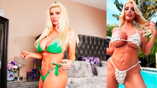 Güzel sarışın Brittany Andrews bikiniyle mastürbasyon yapıyor!