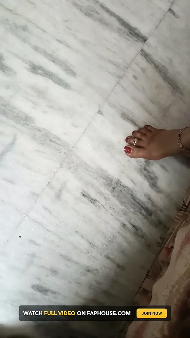 Hintli güzel kadın üvey kız kardeşiyle evde sikişiyor Telugu ses kaydı