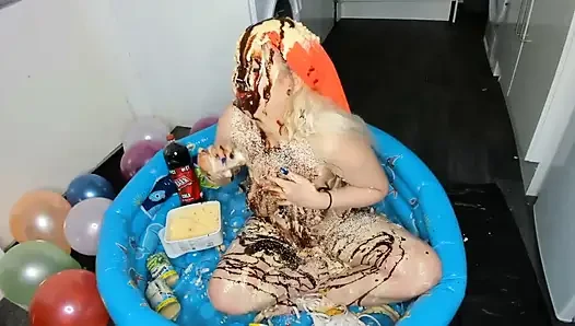 Кошечка Holly мороженое Sundae
