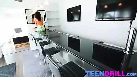 Sigara içme sıcak genç bebek adria rae sürmek bir horoz sevmek bir gerçek pro