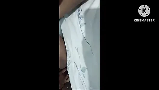 Hintli desi kız arkadaşı için kola alıyor