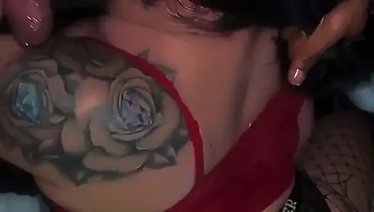 Dizlerimin üzerinde yalvarıyor