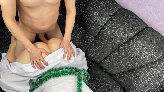 Hemşire bir doktor ile bir şirket partisinden sonra dört ayak üzerinde sikikleri