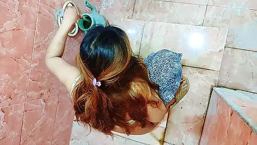 Üvey kız kardeş üvey erkek kardeşinin yarağını azdırıyor