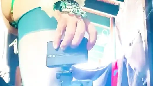 Kolombiyalı tgirls - mira yukarı çıkıyor, dildoyla aşağı iniyor