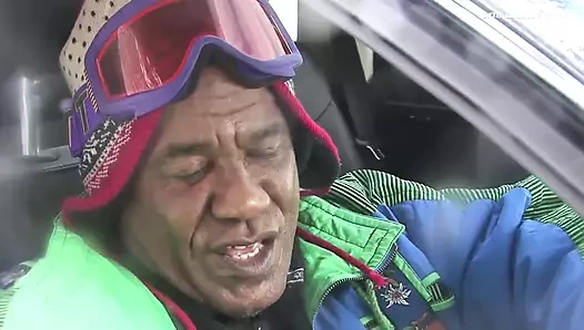 Pirsingli olgun siyah yarakla sikiliyor