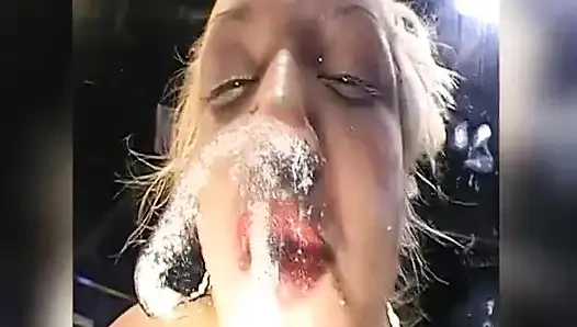 Doyumsuz Bukkake Sürtük Gözlükte Ve Yüze Döl Topluyor!