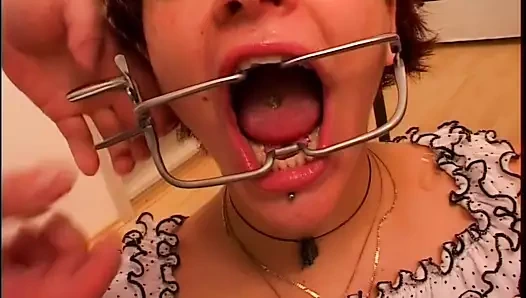 Tina bei der vorsorge untersuchung bei Dr. Hermann