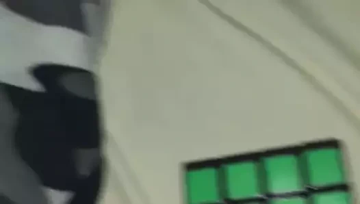 Güneş gözlüğü peis'ime sürtmek