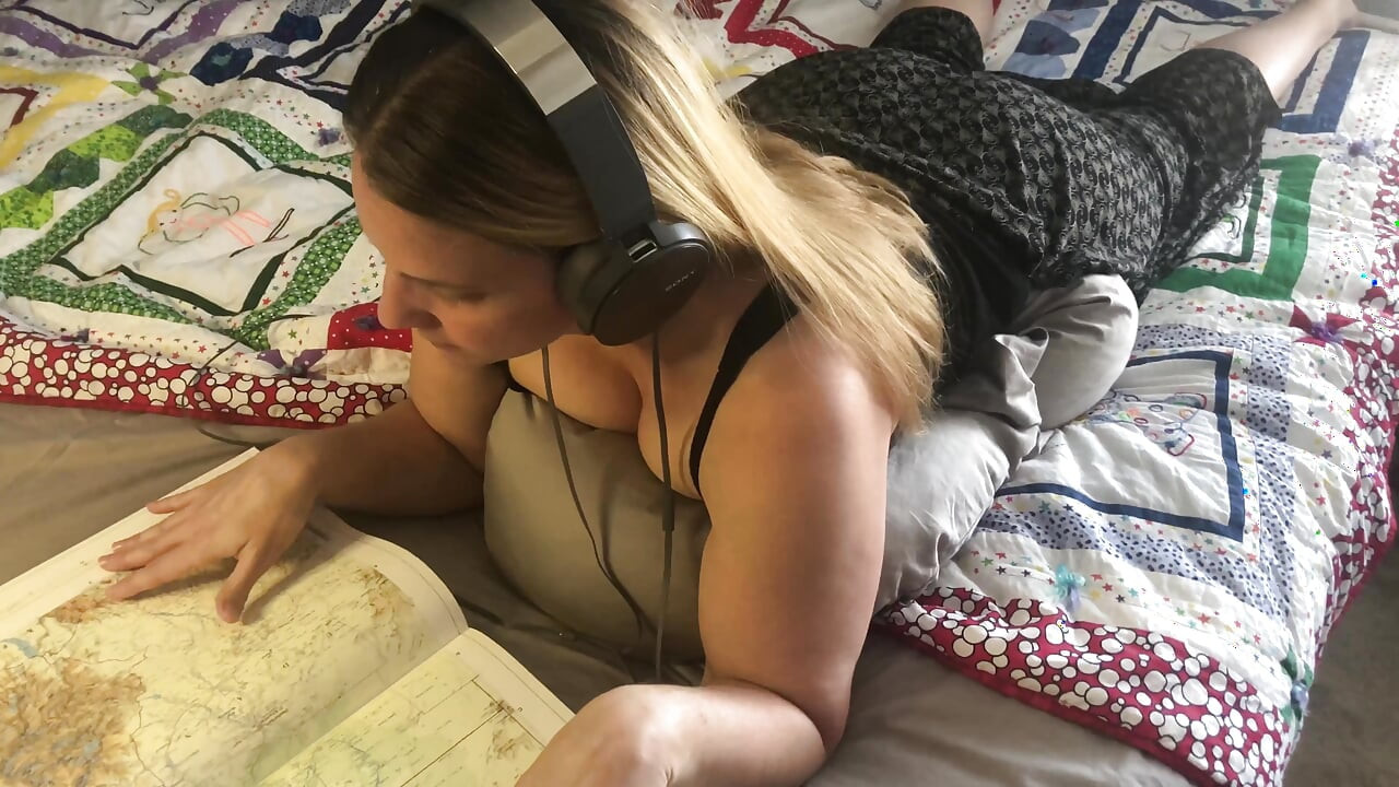 Kitap okurken üvey annemi siktim