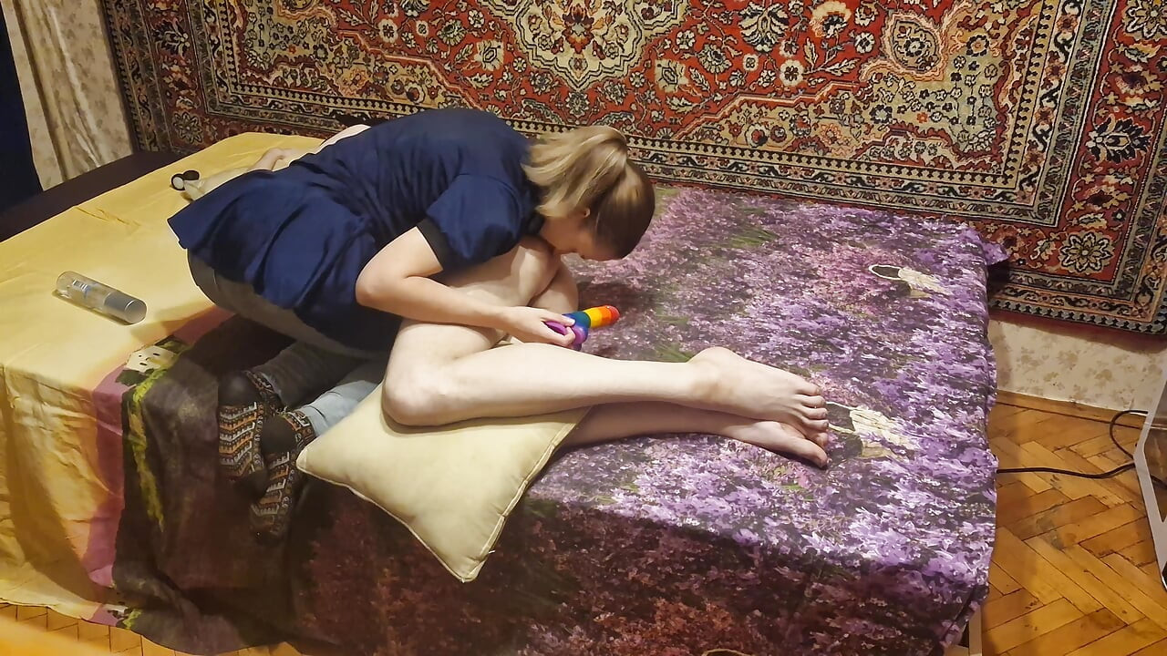 Anastasia sahibe dominant evli kadın ezik kocasıyla BDSM yapıyor ve aşağılıyor amatör