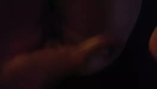 Islak kedi sesleri ve fışkırtma