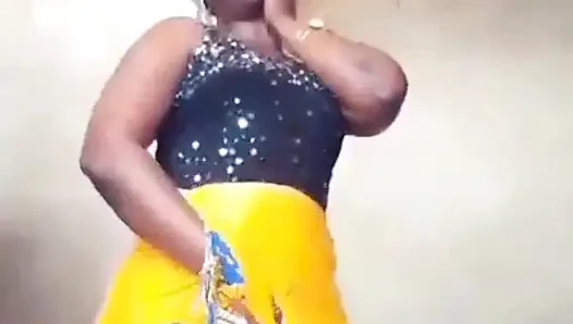 Şişman şeker anne azgın mastürbasyon yapıyor