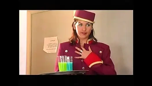 Kıllı amcıklı harika genç sürtük otel odasında sikiliyor ve ağzına boşalıyor