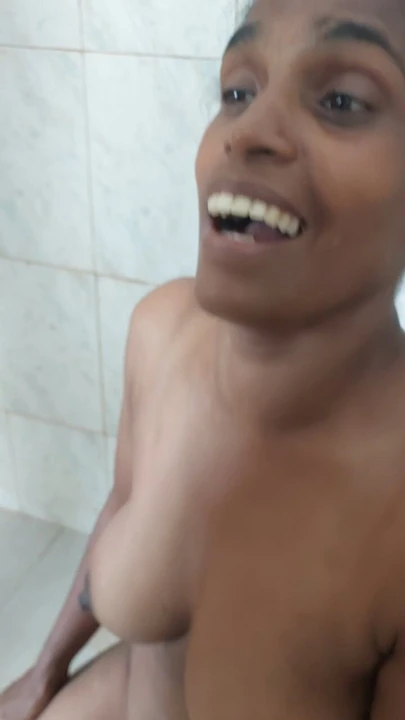 Мой бойфренд не может держать мочу, так писает мне в рот, и мне это нравится