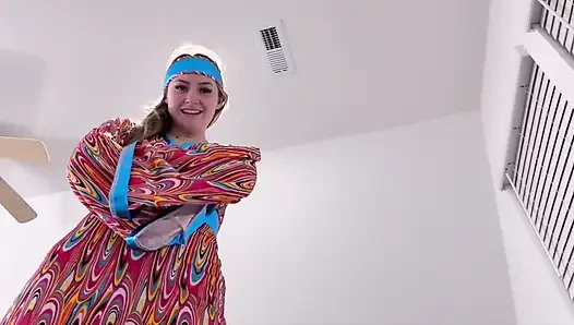 London Evans'ın groovy '60'ların dev kadın hakimiyeti 4k-bakış açısı küçülen fantezi bekliyor!