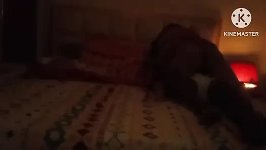 Ateşli evli kadın otel odasında en iyi arkadaşıyla eğleniyor