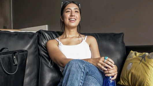 Amatör Kolombiyalı model sahte iş görüşmesinde sert amcık sikiyor