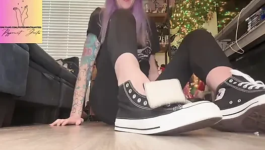 67 dev 16 feet boyut 14 converse
