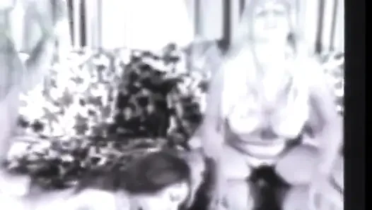 Klasik yalama kıllı amcık sikişi