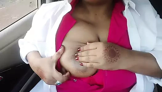 Seksi desi seksi yenge bir yabancıyla arabada geziye çıkarken kirli işler yapmaktan hoşlanır.