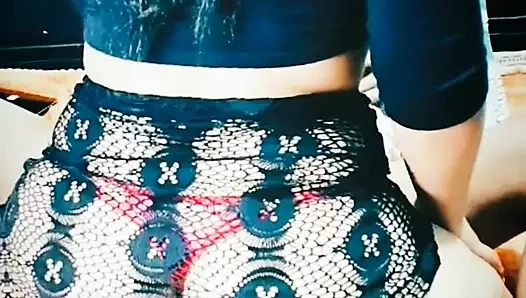 Bir cep telefonu buldum ve güzel bir kıçın xxx videosu vardı, ev videosu