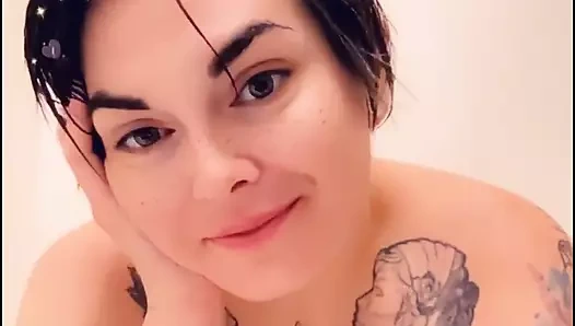 M3dusa duştan taze çıkıyor