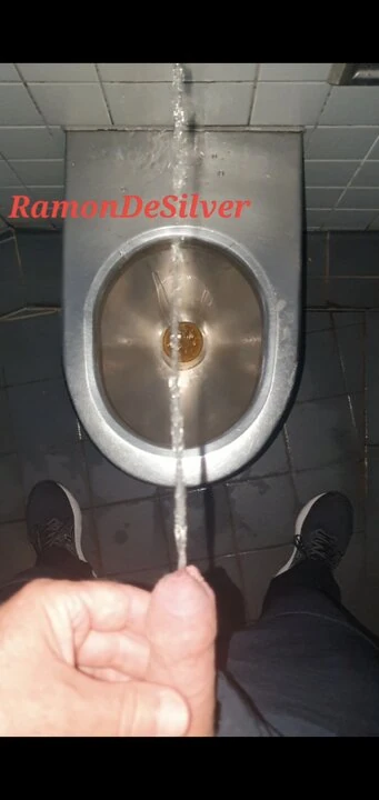 usta ramon pisses iğrenç tuvalet dolu, azgın için yalamak