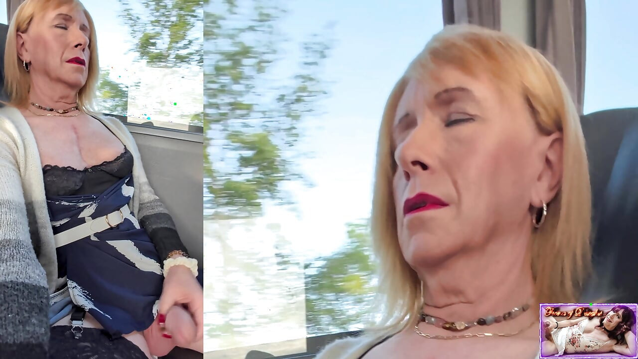 Otobüste trans kadın yarağını çıkarıyor