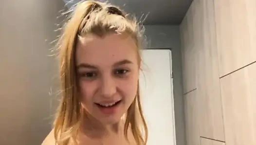 Crazy squirting with jucielussie in public gym